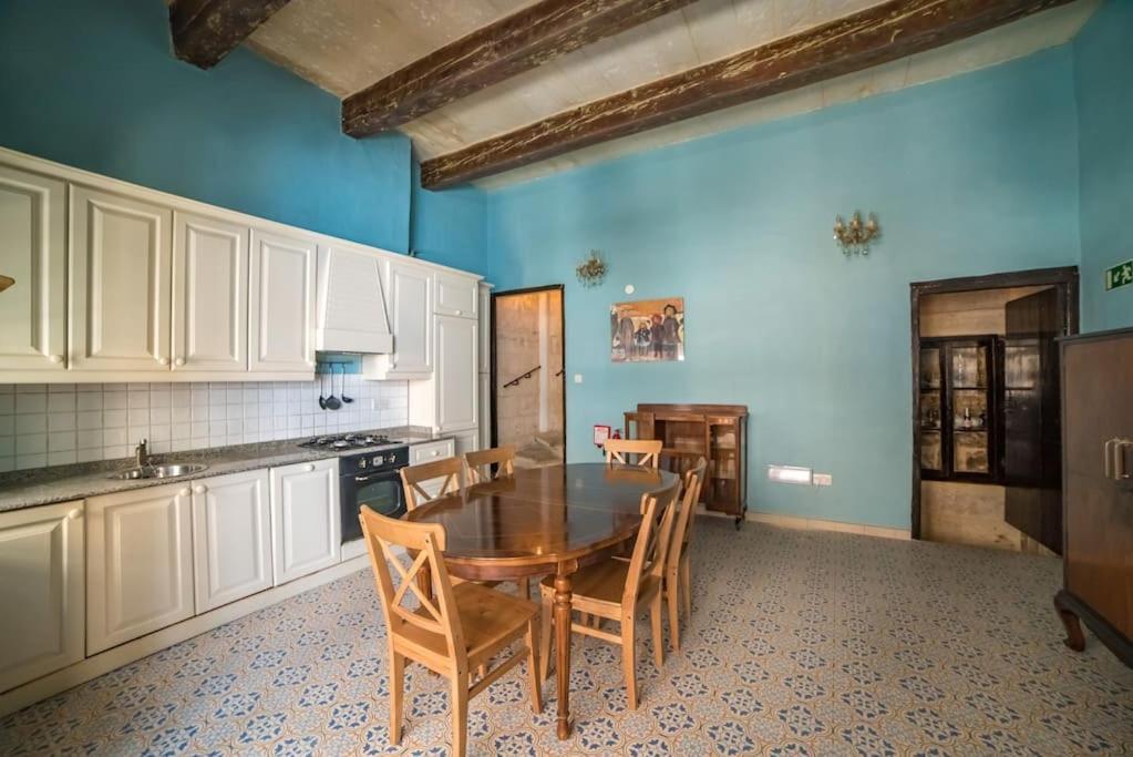 Juf- Juliana'S Unique Townhouse Apartment Valletta Bagian luar foto